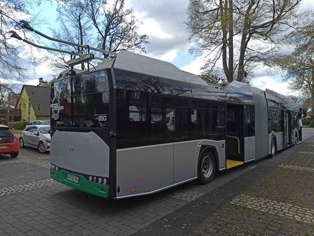 Gelenkobus Nr. 052 vom polnischen Typ Solaris Trollino 18 Kiepe IMC